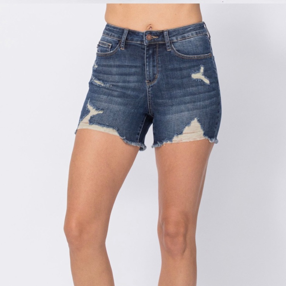 New Boutique Judy Blue Medium Wash Distressed Shorts.
